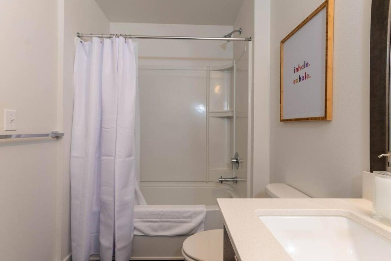 Self Check-In-Washer-Dryer-4Ksmart Tv-King Bed-Gym Tacoma Exterior foto